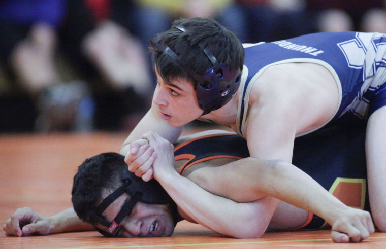 Wrestling: DV vs Corona